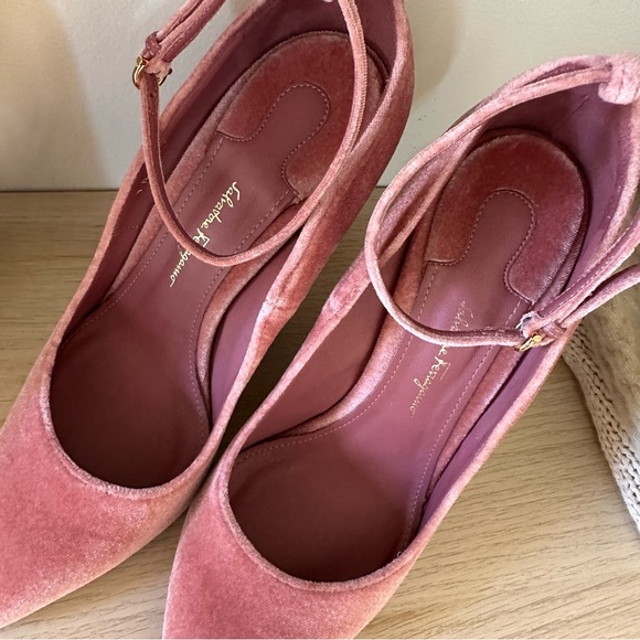 🌟SOLD🌟 Salvatore Ferragamo Pink Pumps - Picture 6 of 7